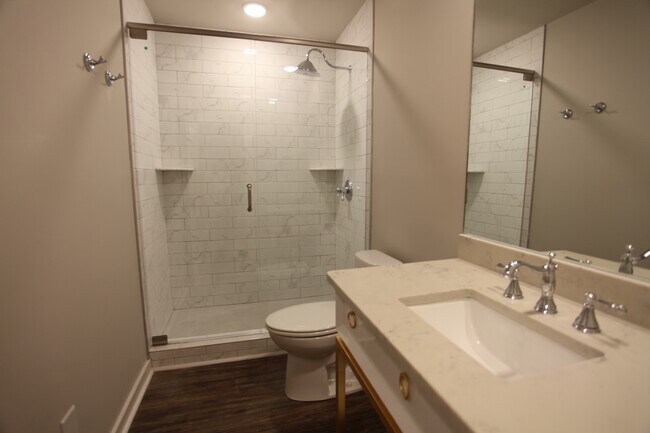 Foto del edificio - Beautiful Property Close To Campus Availab...