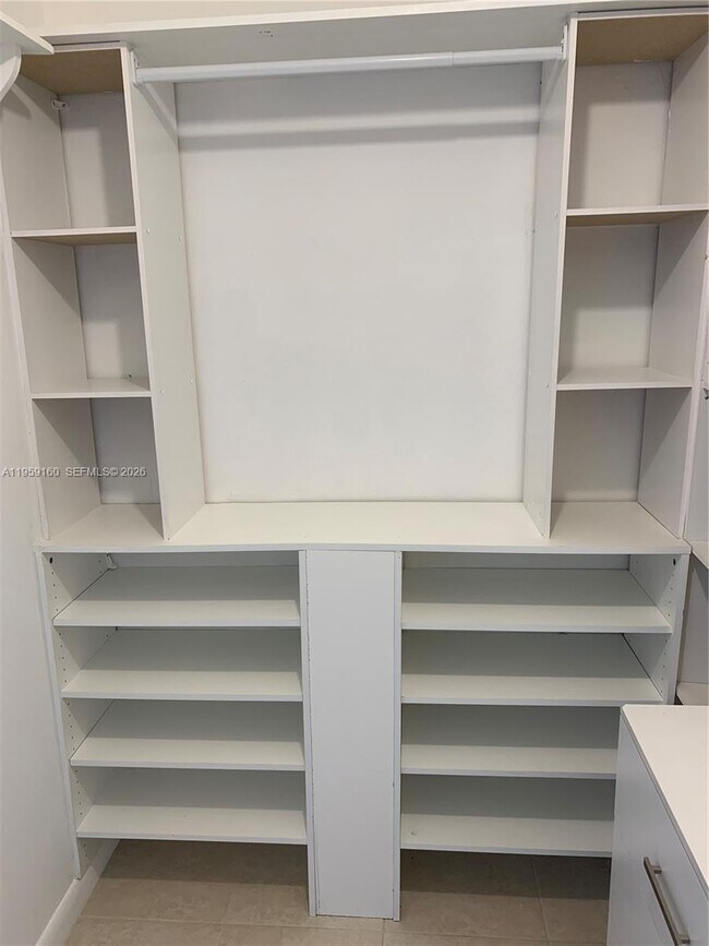 Foto del edificio - 18322 NW 68th Ave