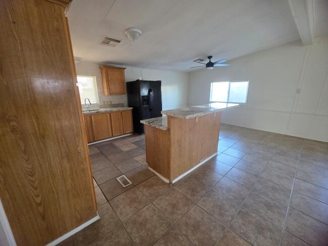 Foto del edificio - 1502 N 180th Dr