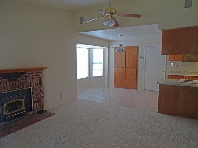Building Photo - Great house for rent in North Highlands