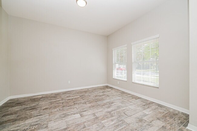 Foto del edificio - 908 Fern Leaf Dr