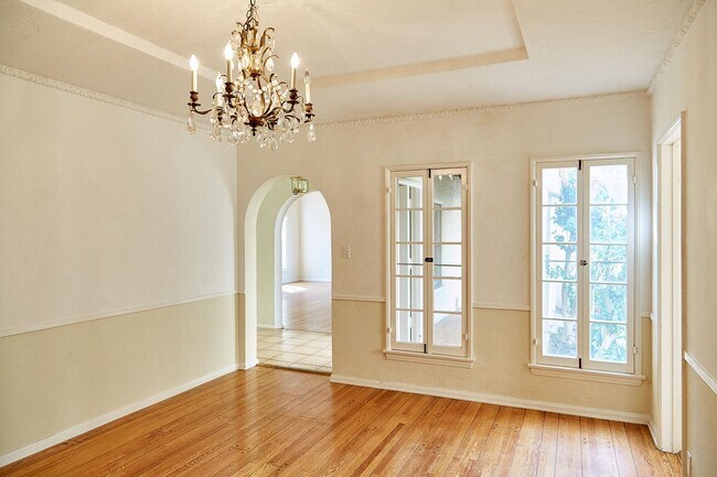 dinning room or den - 208 S Swall Dr