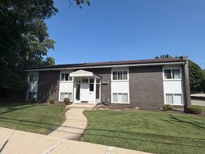 Building Photo - 440 Lorraine St