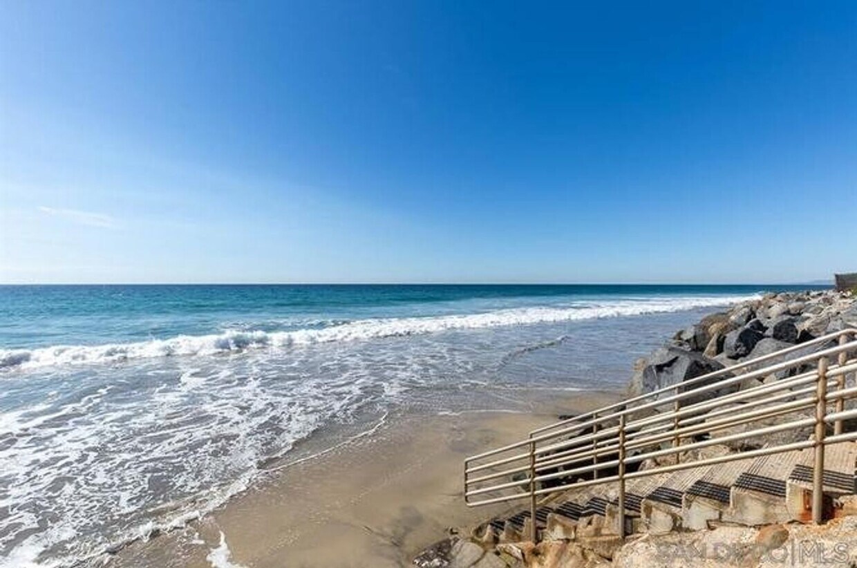 Foto principal - PRE-LEASE TODAY!! Stunning 3-bedroom, 2-ba...
