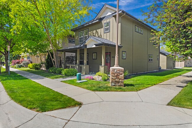 Building Photo - 3003 S Gunnel Ave