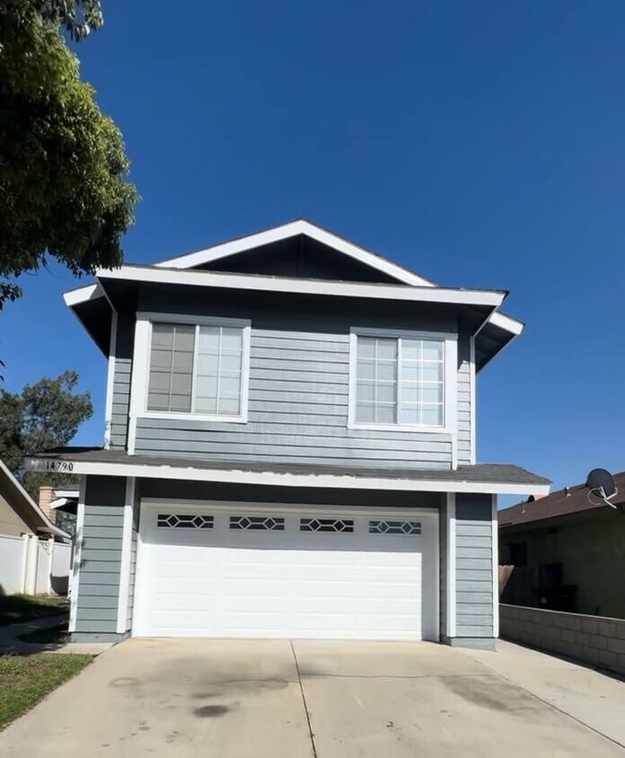 Foto principal - 14790 Rosemary Ave