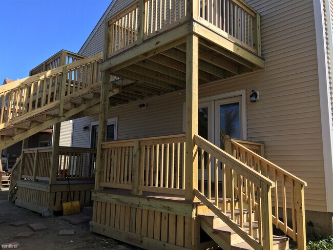 Building Photo - 3 br, 1 bath 4plex - 12 Ashland St # 2