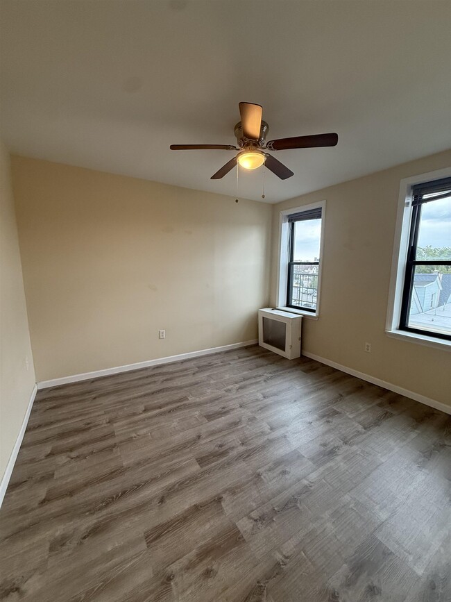 Building Photo - 3726 Park Ave