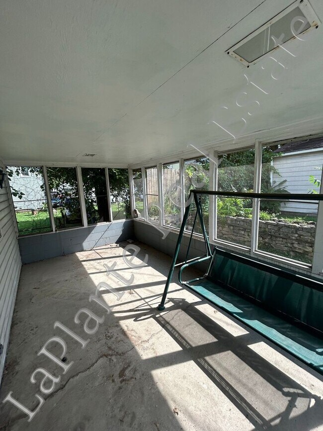 Foto del edificio - Charming 2-Bedroom Home in Toledo – Cozy &...