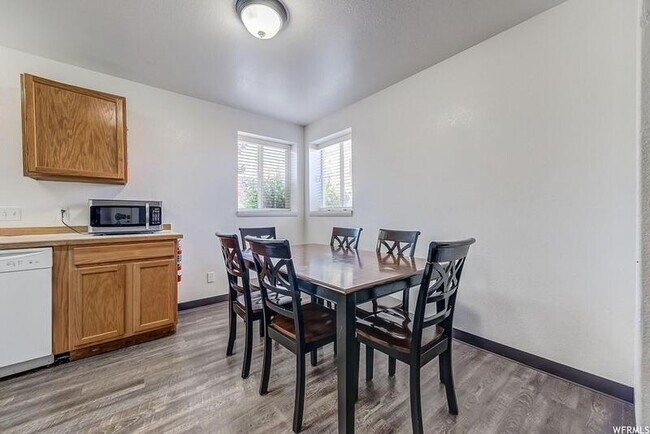 Building Photo - 61 E 100 N