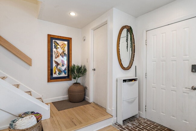 Foto del edificio - 614 N Hough St