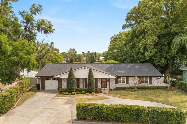 Building Photo - 201 Cedarwood Dr