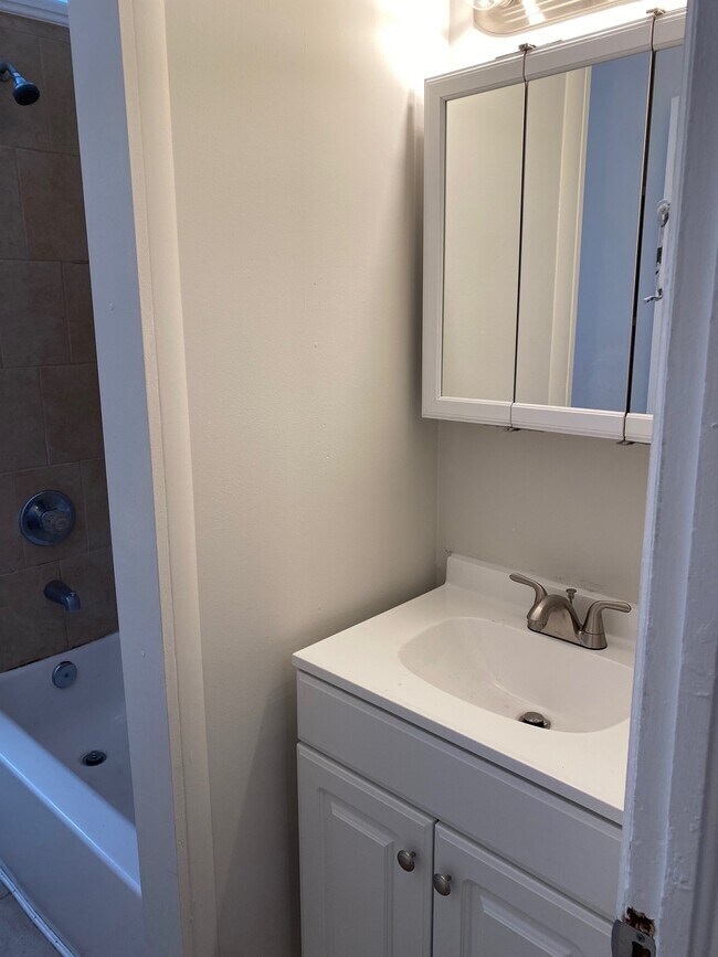 Foto del edificio - 1052 N Ohio Ave