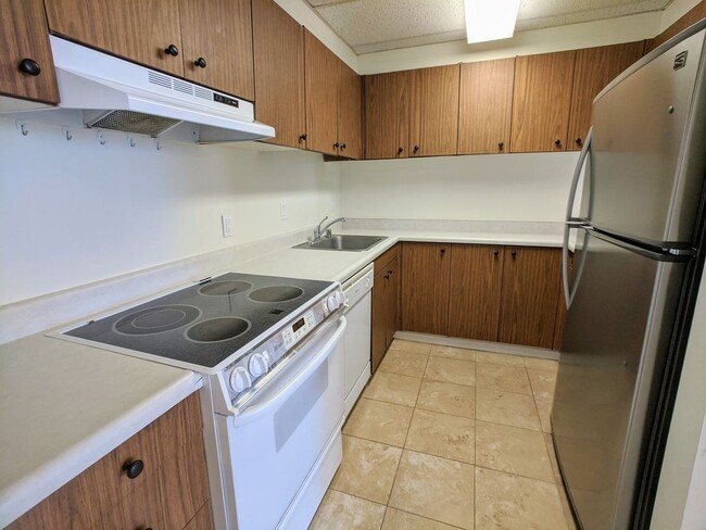 Building Photo - Beautiful 2 Bed / 2 bath Condo w/1 Parking...