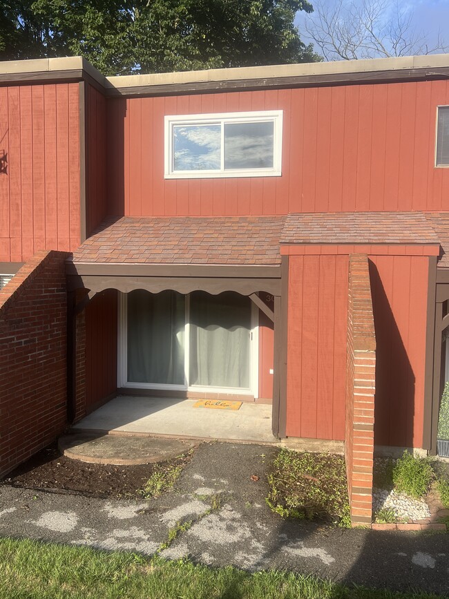 Building Photo - 30 Laurelbrook Ct
