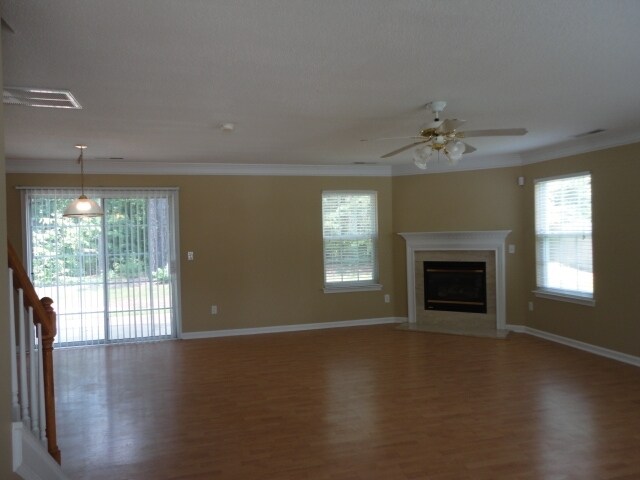 Building Photo - 8 Esterbrook Court
