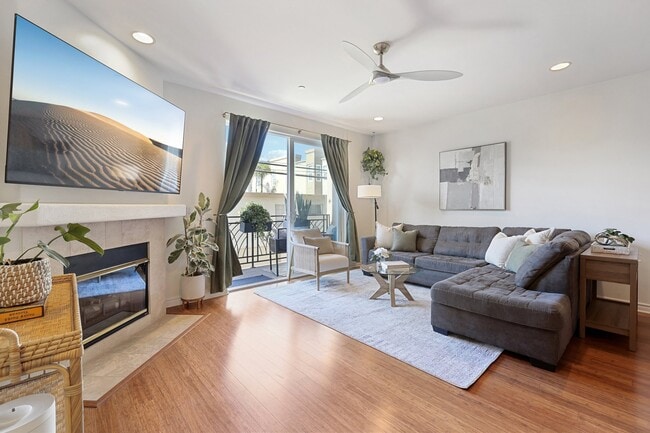 Building Photo - 3990 Centre St