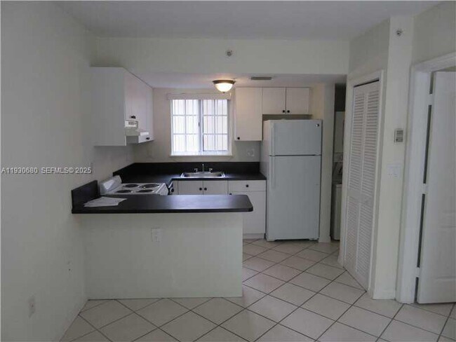 Foto del edificio - 3090 Bird Ave