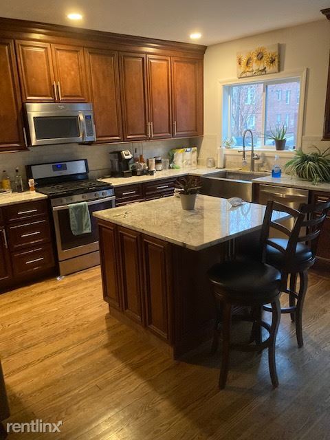 Building Photo - 5 br, 2 bath Townhome - 2509 39th st