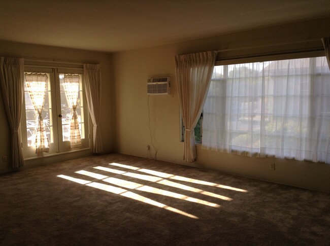 Building Photo - 5854 Woodman Ave