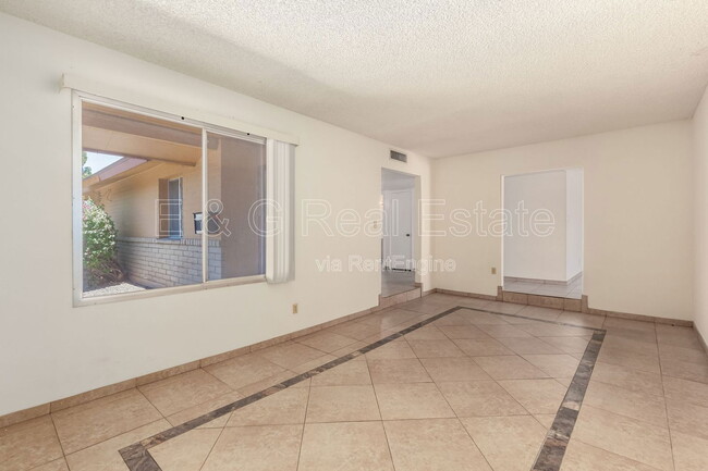 Building Photo - 4013 S Hazelton Ln