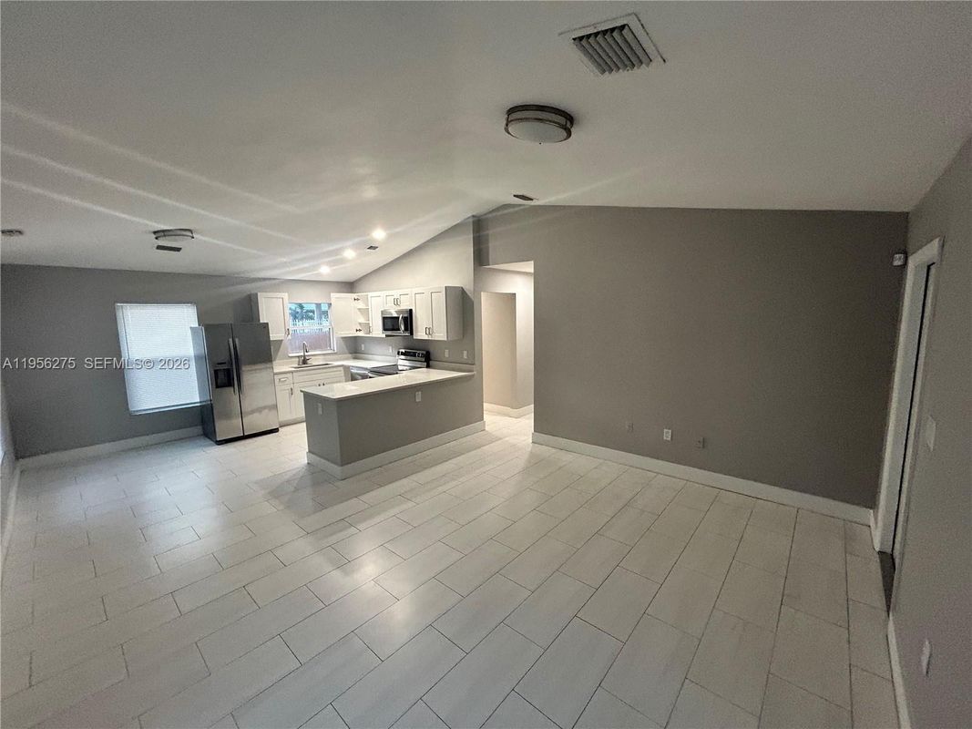 Foto del edificio - 1724 NW 1st Pl