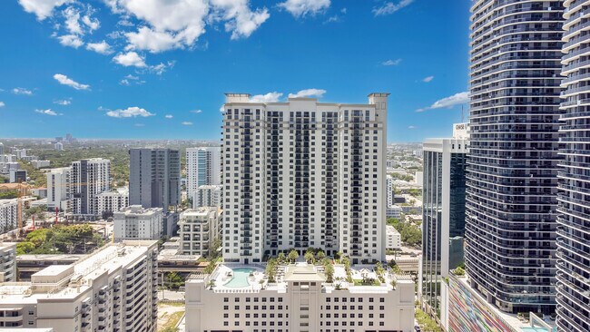 Building Photo - 999 SW 1st Ave