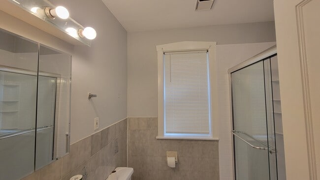 Building Photo - 5807 N Artesian Ave