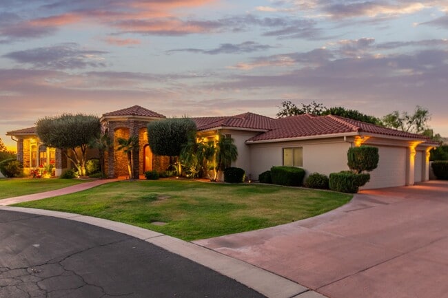 Building Photo - Remarkable 5Bed/4Bath home is in the prest...