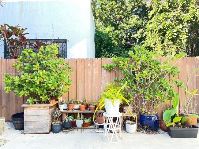 Foto del edificio - 1525 SW 9th St