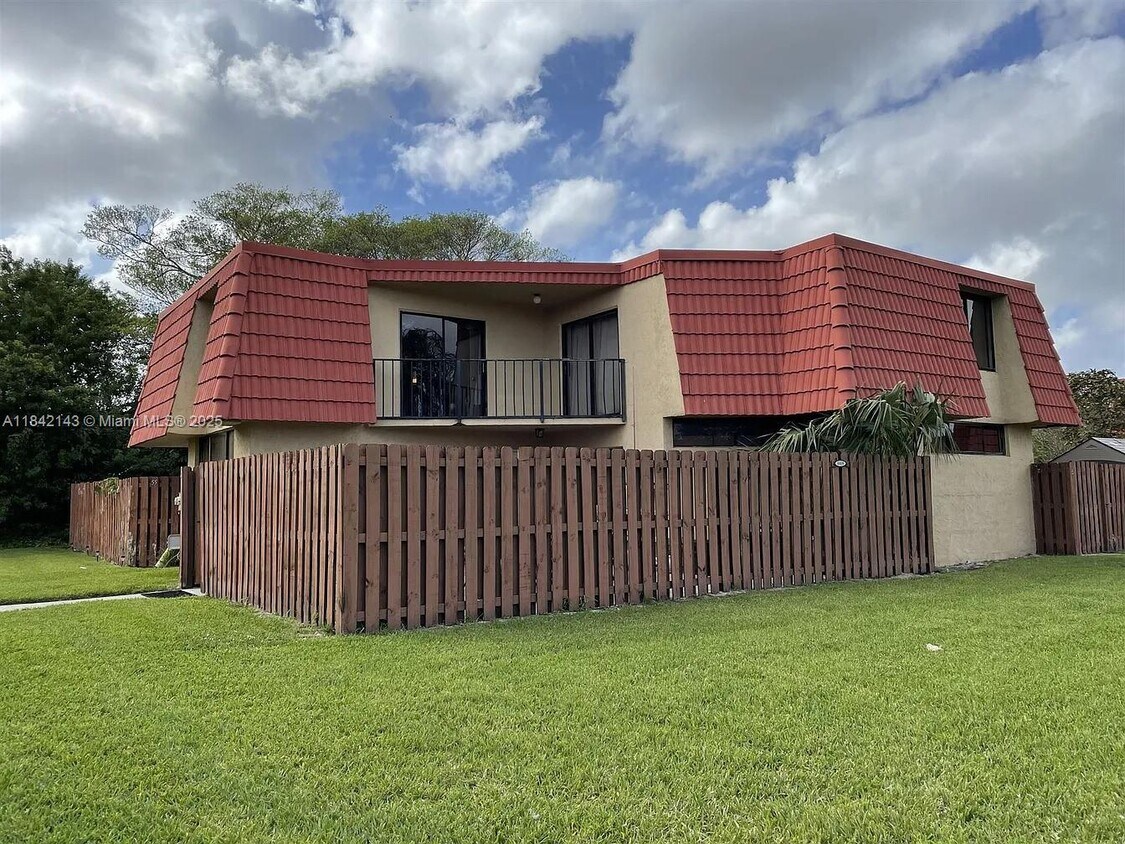 Foto principal - 8409 Trent Ct