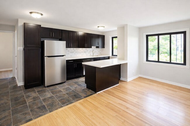 Hardwood 1 Bedroom - Kitchen - Fieldbrook Apartments