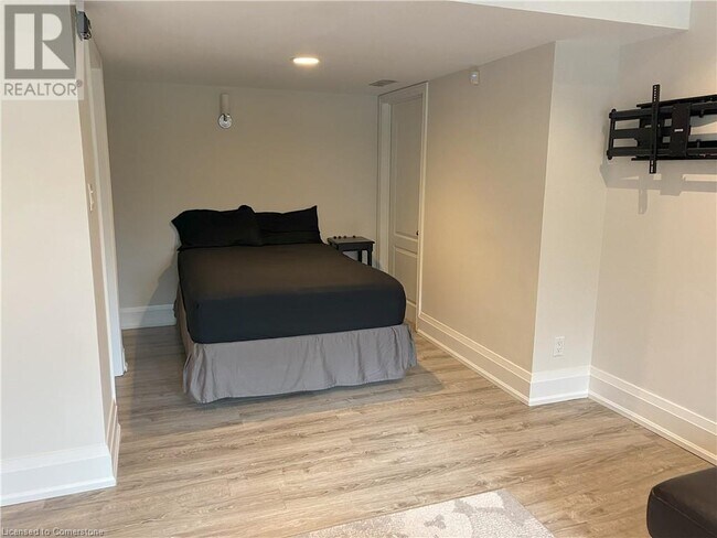 Building Photo - 914 Best Cir