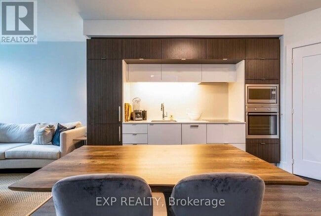 Building Photo - 1 Edgewater Dr