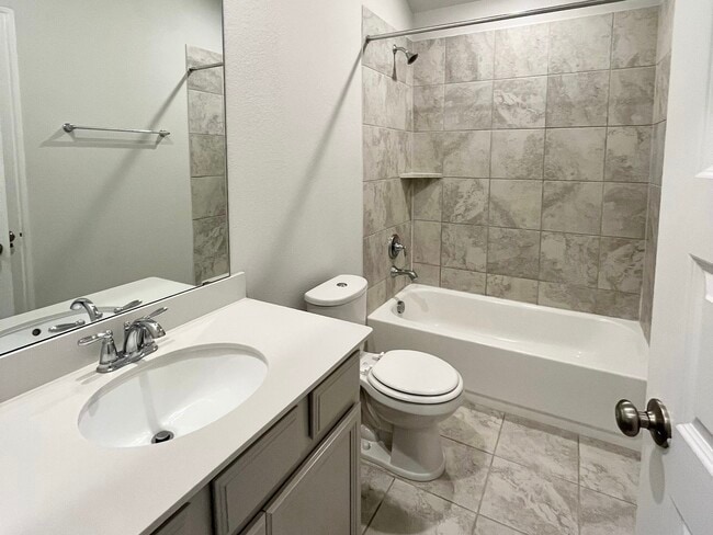 Building Photo - 2450 Goddard Grn Dr