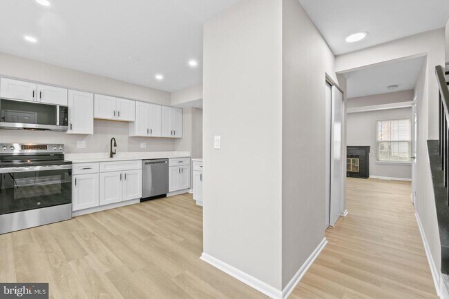 Foto del edificio - 8291 Londonderry Ct