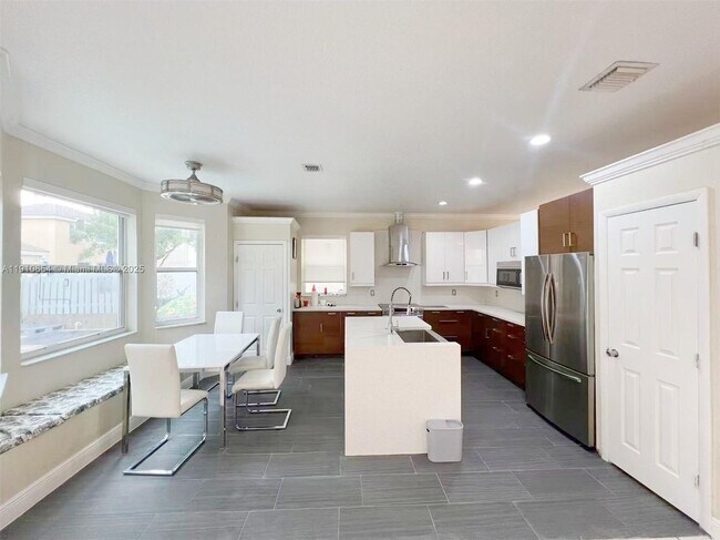 Foto del edificio - 15868 NW 4th St