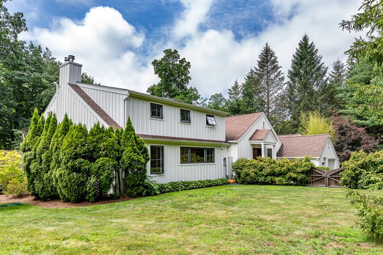Primary Photo - 147 Wykeham Rd
