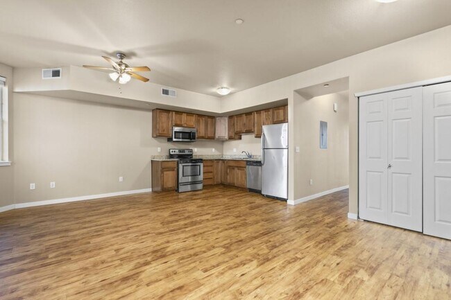 Foto del edificio - 140 E 1st St