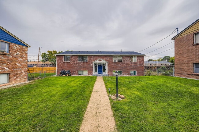 Building Photo - 2356 S Linden Ct