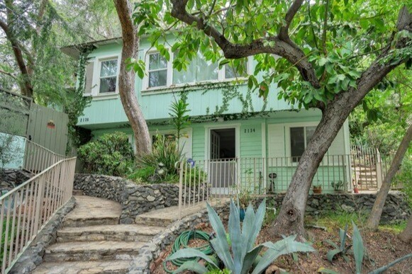 Foto del edificio - 2134 N Beverly Glen Blvd