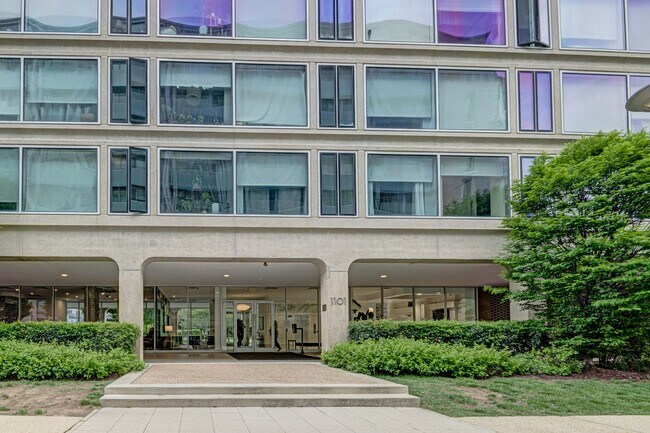 Foto del edificio - 1101 3rd St SW