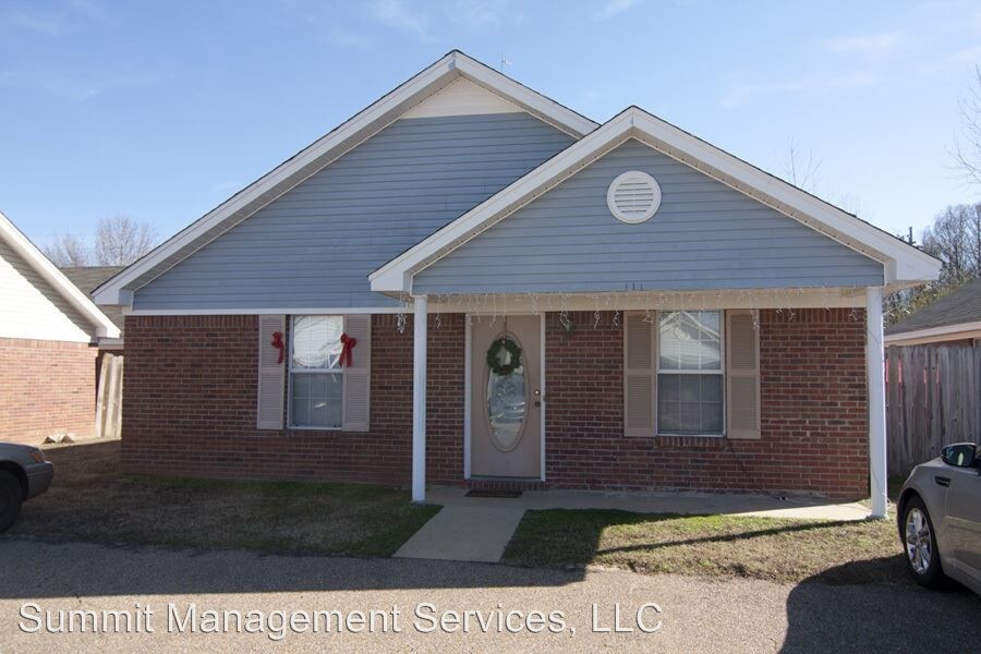 Primary Photo - 111 Creekwood Dr