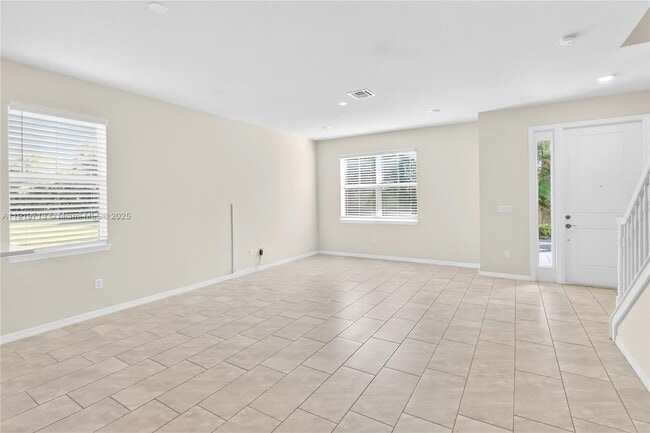 Foto del edificio - 4144 Greenway Dr