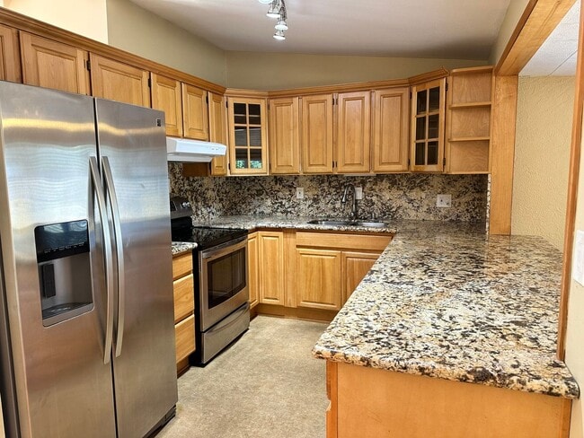Building Photo - 4Bd/2Ba Bellevue Home