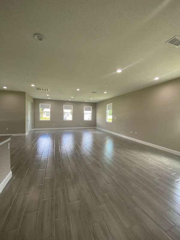 Building Photo - 6557 Taxiway Cir
