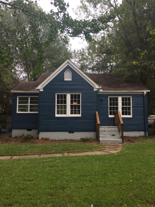 Photo - 475 E Ridgeway St House