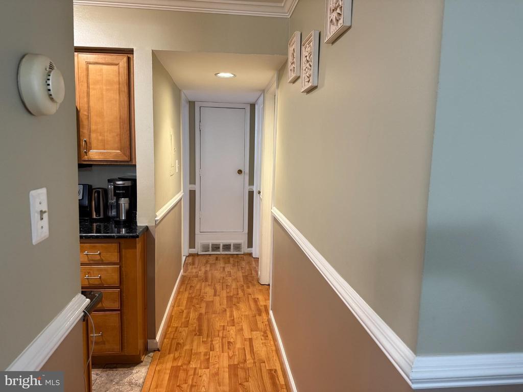 Building Photo - 5806 Royal Ridge Dr