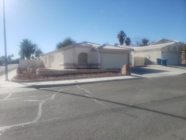Building Photo - 8137 Cimarron Ridge Dr