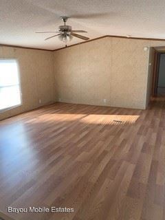 Foto del edificio - 5901 E Texas St
